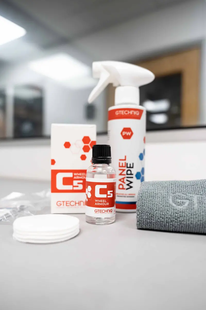 Gtechniq C5 Wheel Coating Kit 2