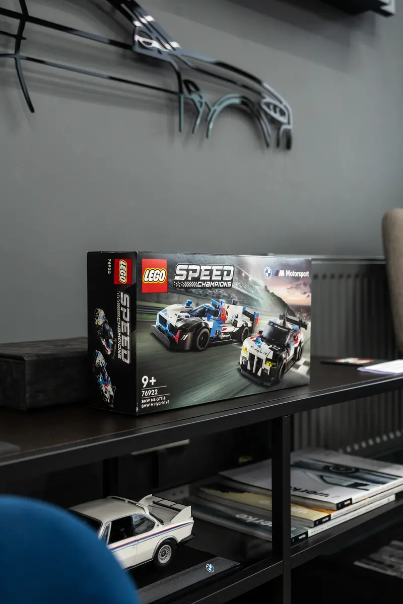 Lego Bmw M4 Gt3 & Bmw M Hybrid V8 Race Cars 1
