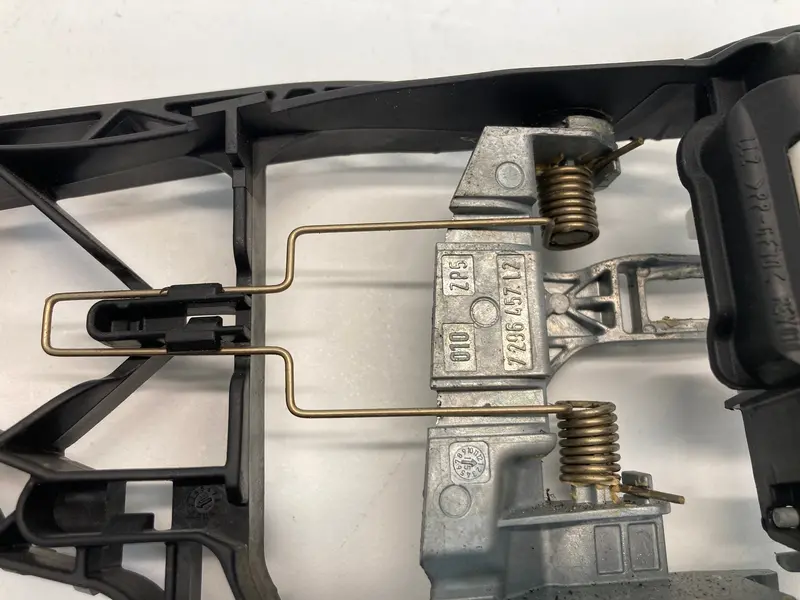 Mini Cooper Left Outside Door Handle Carrier 51217296457 F5x F60 2