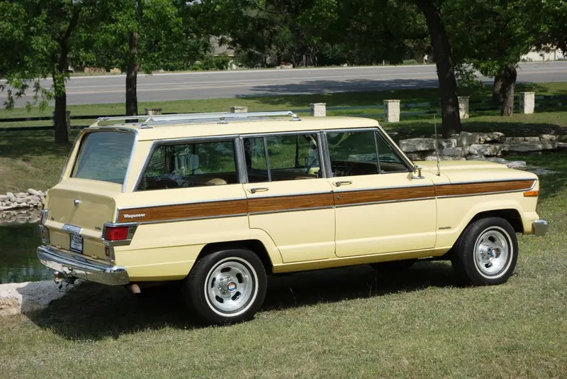Wagonmaster Thin-Style Woodgrain For 1970'S Wagoneers In Cherry Oak (Same Color As 1979-1986 Woodgrain) 1